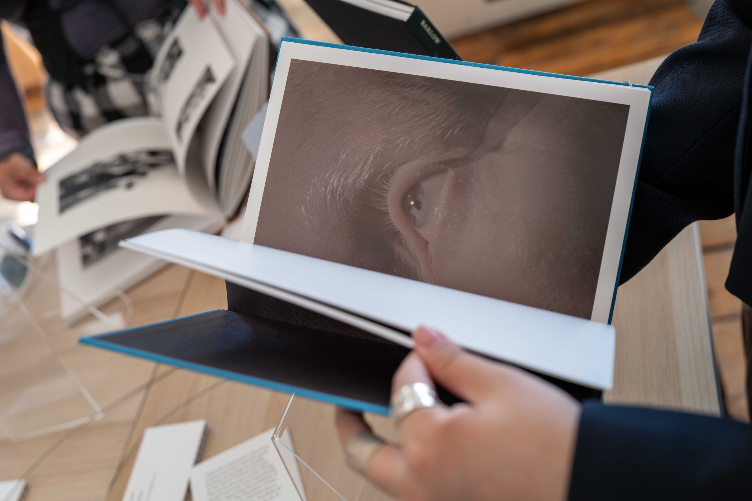 A page from Crossroads by Debsuddha, published by Éditions Images Vevey